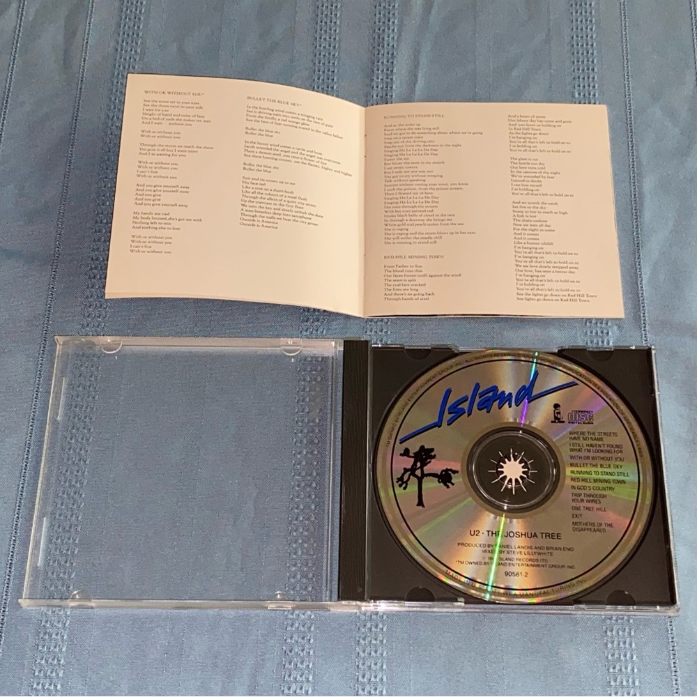 U2 CD - Picture 7 of 16
